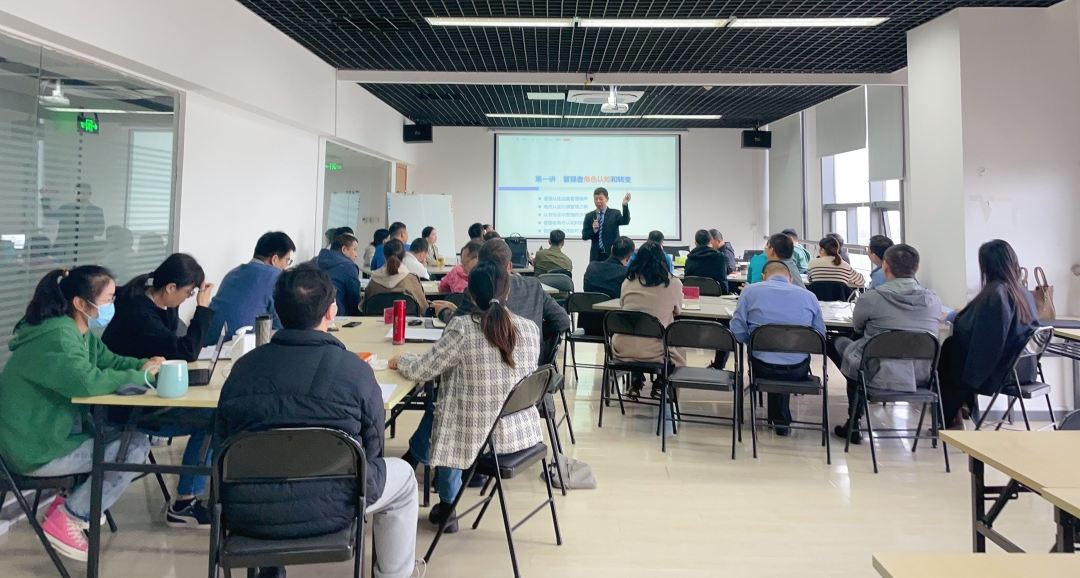 聚势谋远，，，，，惟实励新 | 88858cc永利官网2023年中高层治理职员培训会圆满竣事